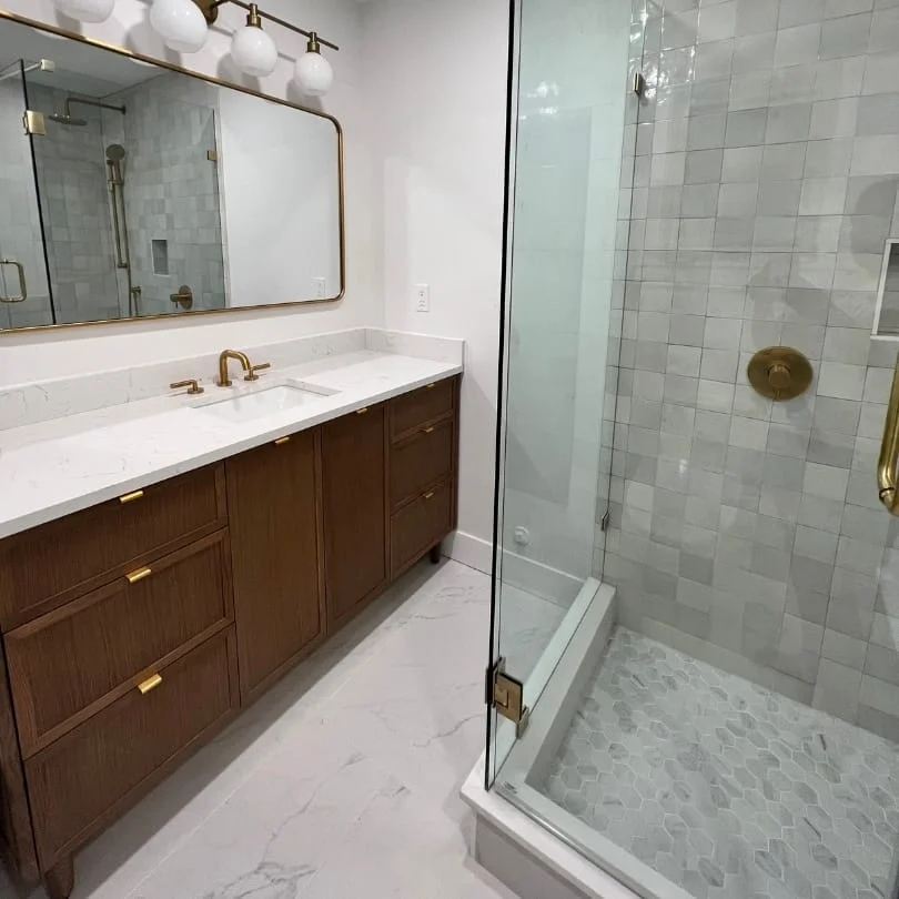 Salle de bain moderne Montréal - Galerie North Vancouver