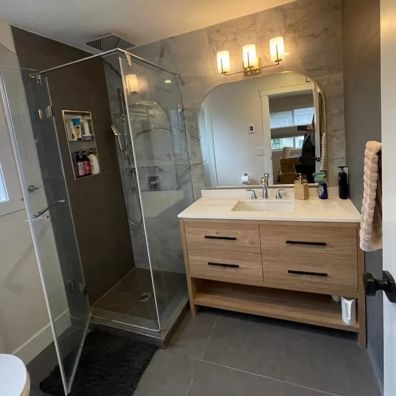 Salle de bain moderne Montréal - Galerie West Vancouver