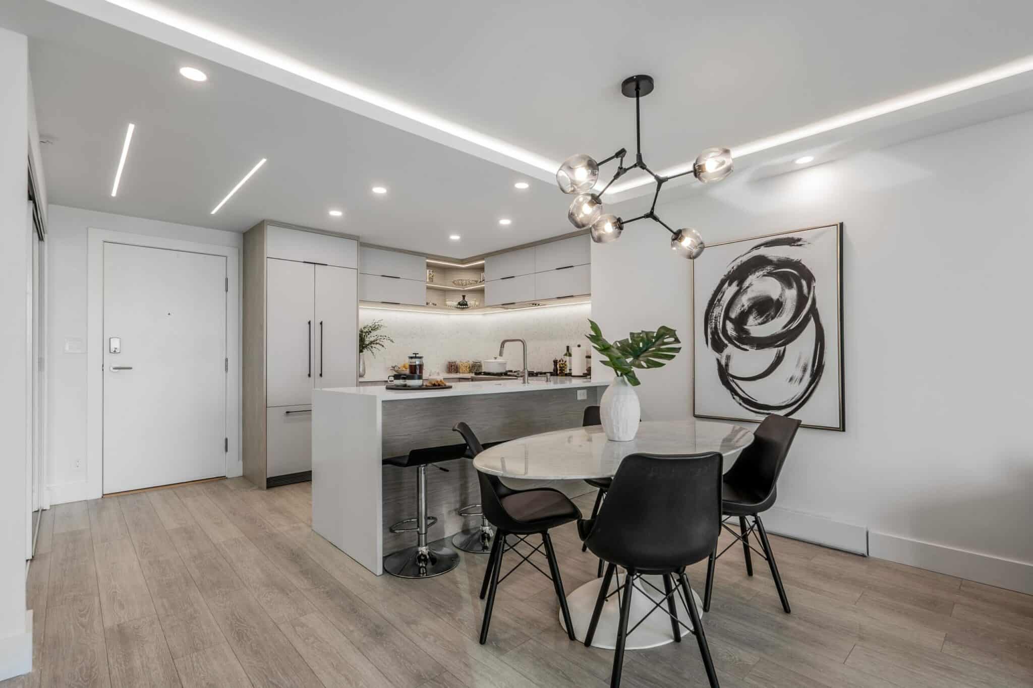 Rénovation cuisine et salle à manger à Montréal, marbre noir, style scandinave moderne