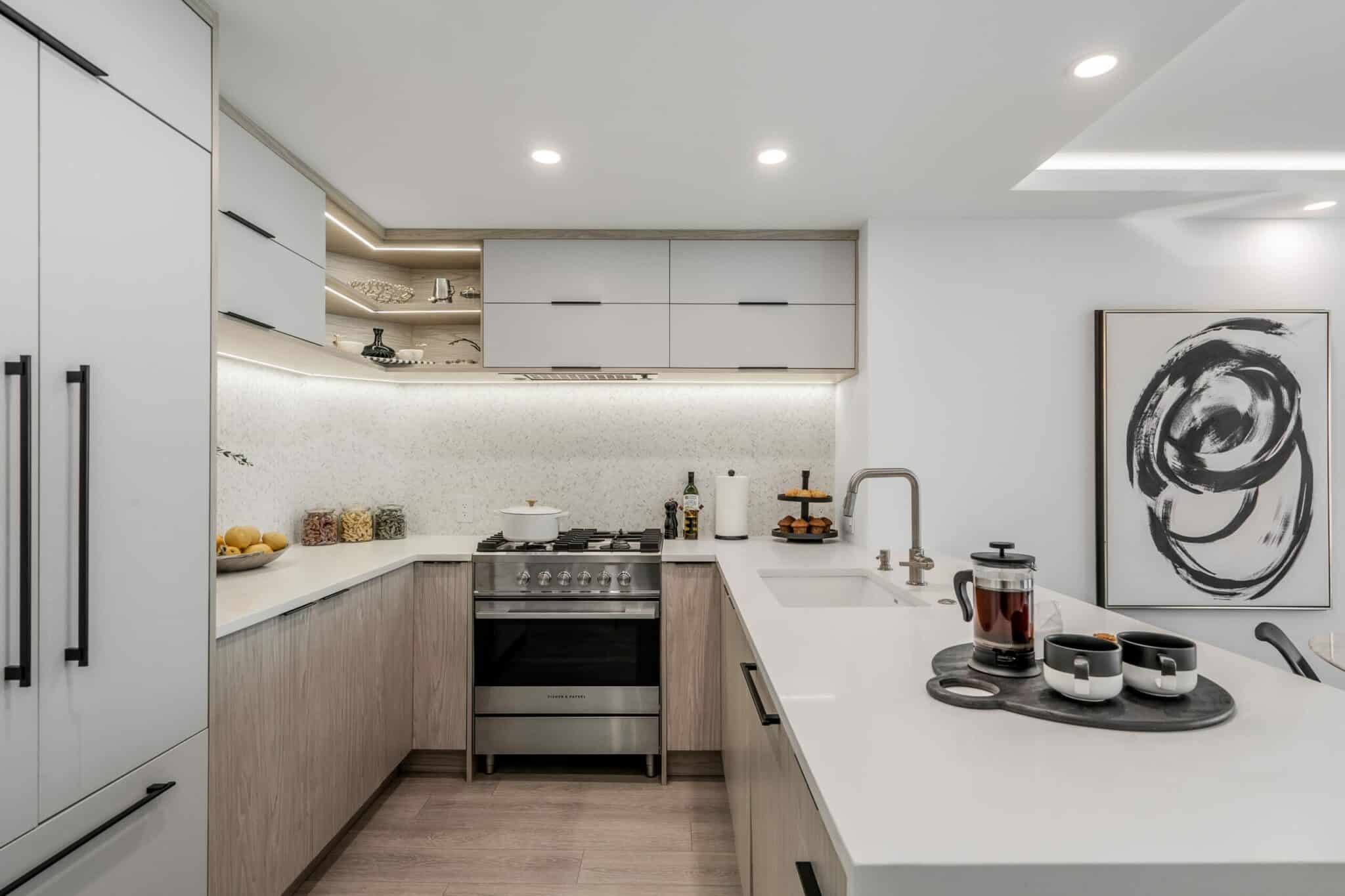 Cuisine à Montréal avec électroménagers inox