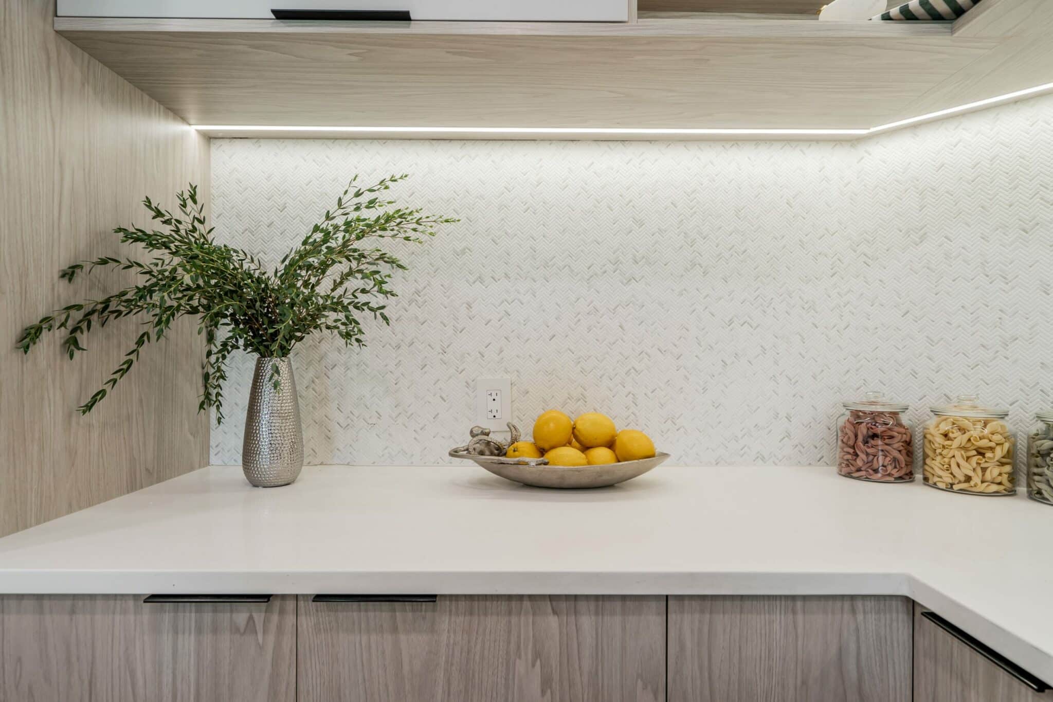 Staging à Montréal à Montréal à Montréal cuisine blanche luxueuse