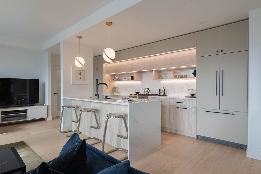 Menuiserie à Montréal personnalisée et réfrigérateur intégré