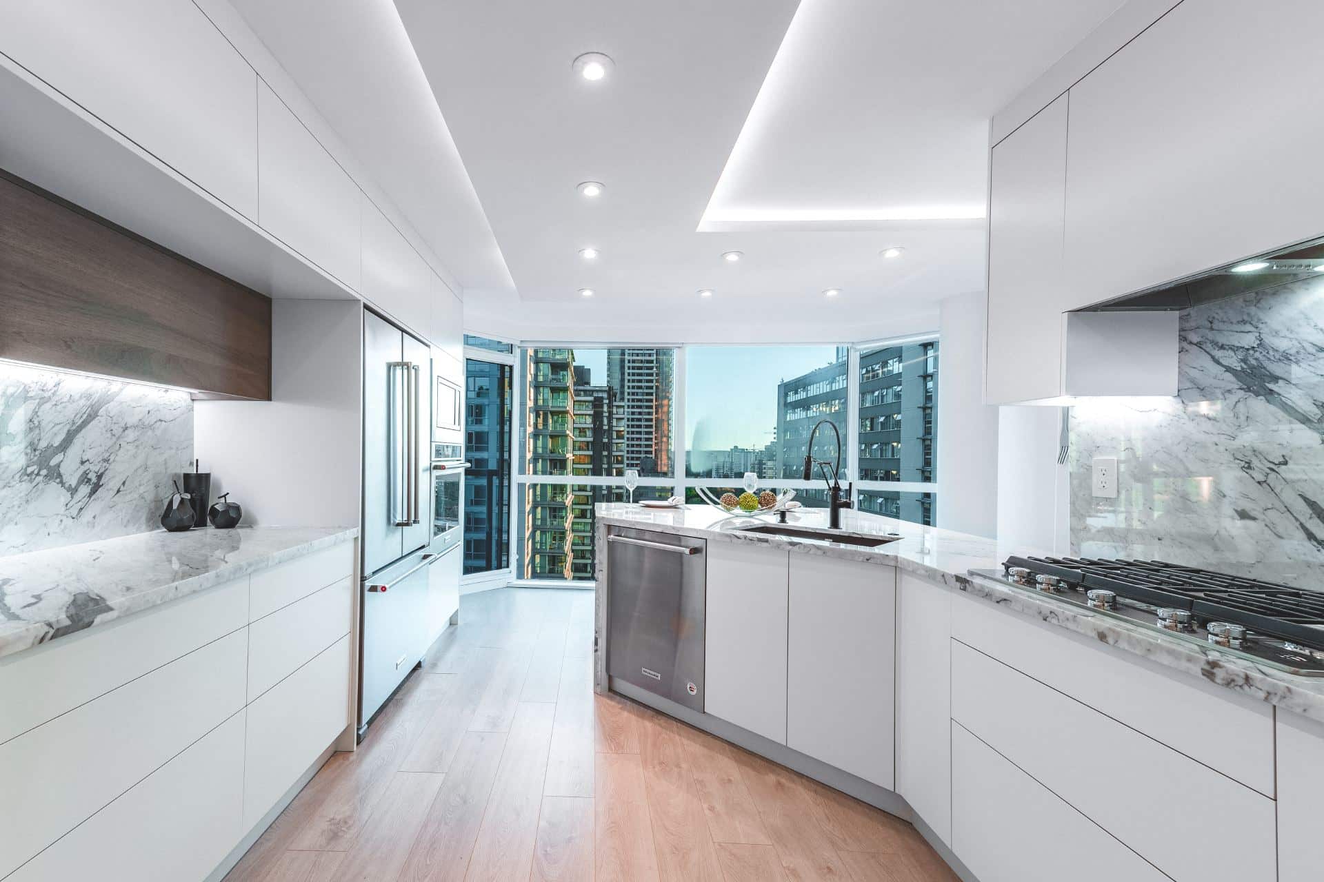 Cuisine à Montréal ouverte avec marbre italien