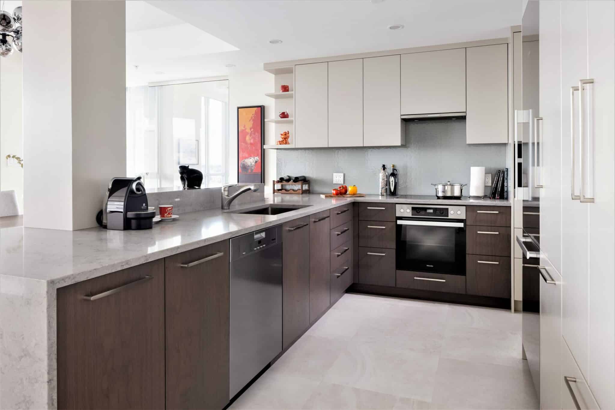 Finition à Montréal menuiserie noyer réel