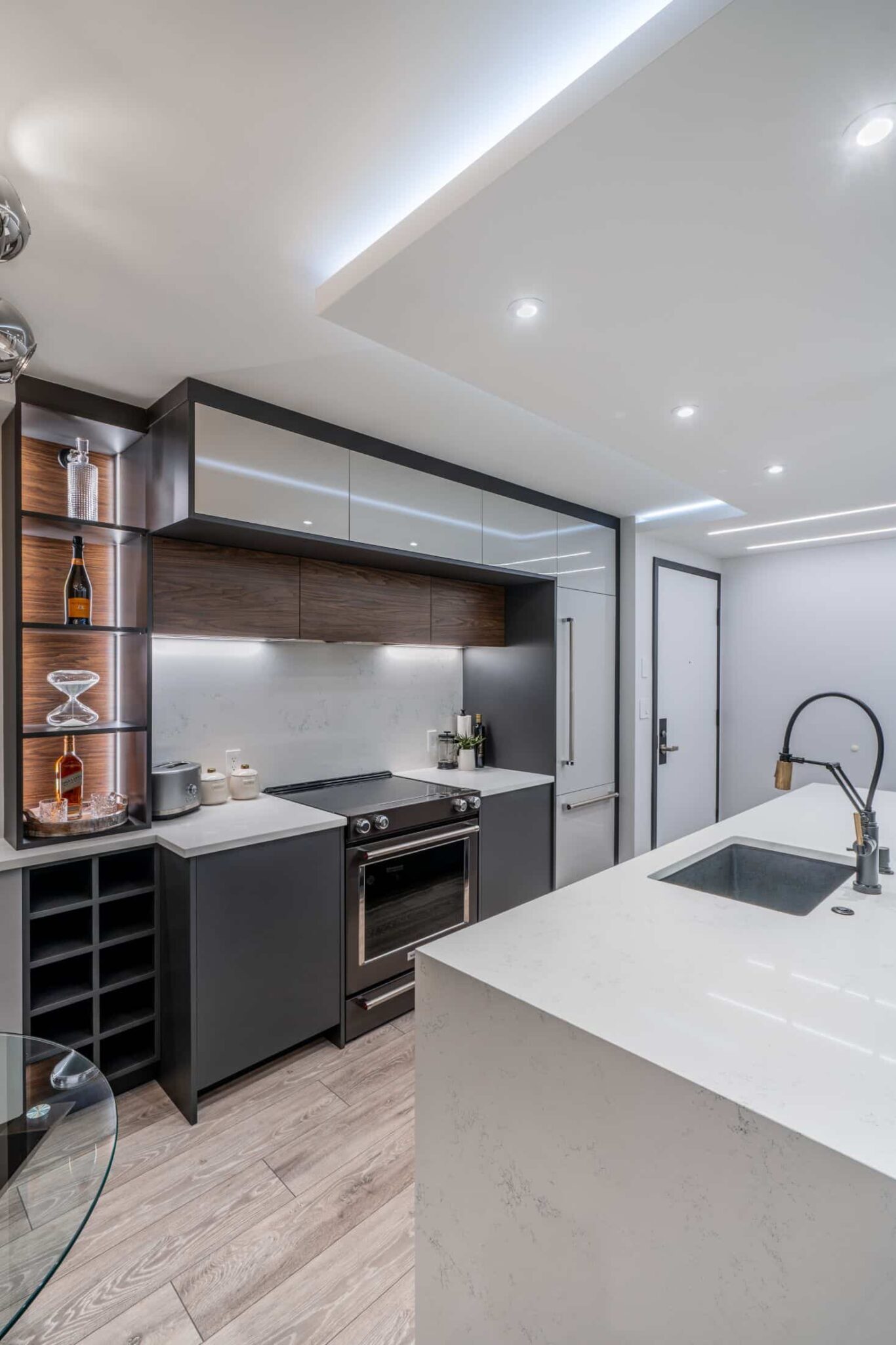 Cuisine à Montréal ouverte sombre Vancouver