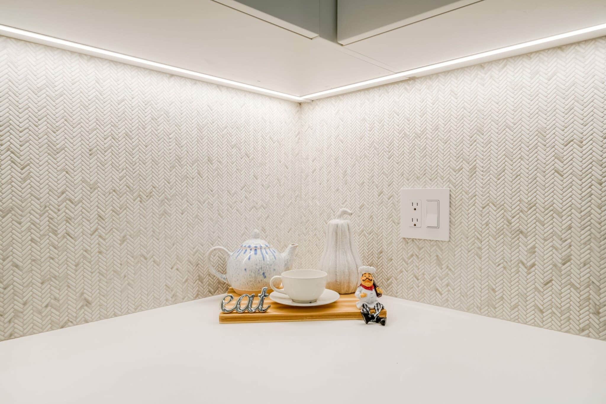 Splashback chevron marbre blanc comptoir cuisine