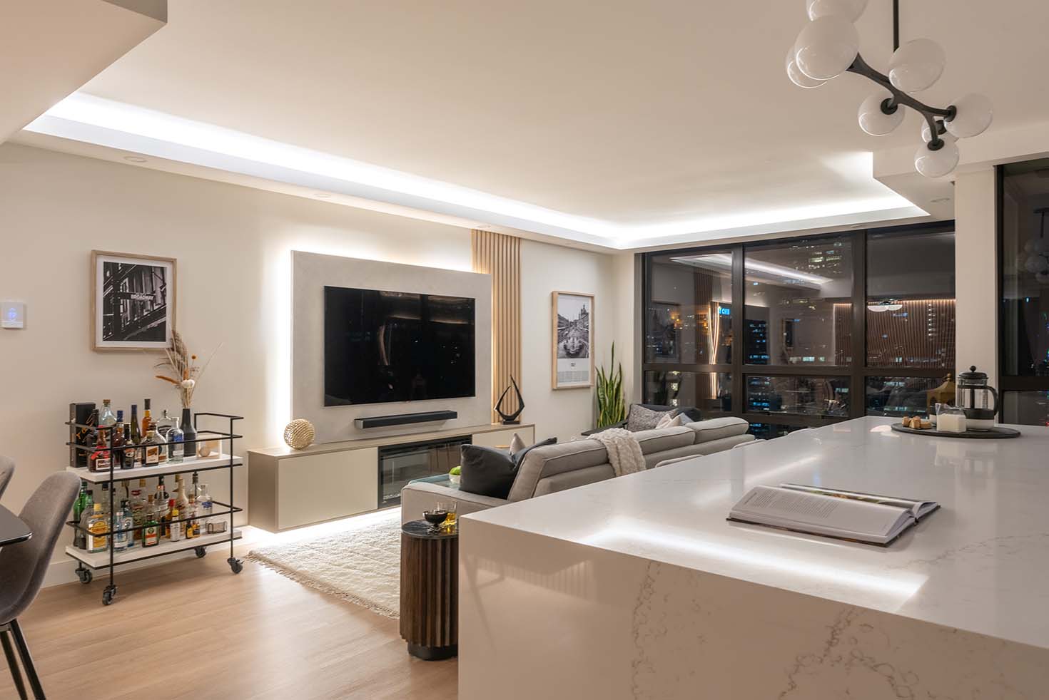 Rénovation à Montréal avec armoires TV flottantes